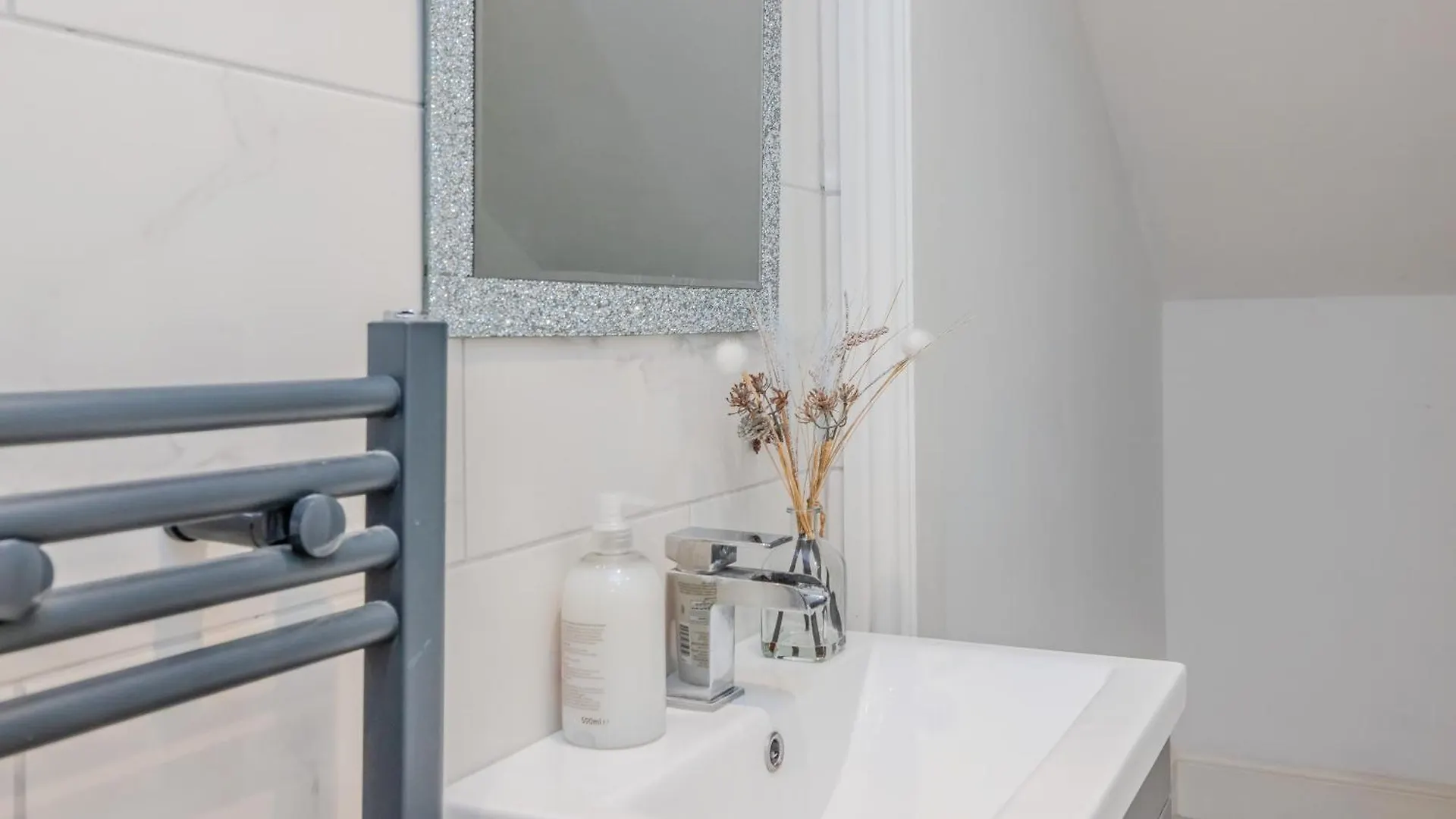Free Parking I 2 Bedroom Flat With Direct Sea View Hove 0*,  Regno Unito