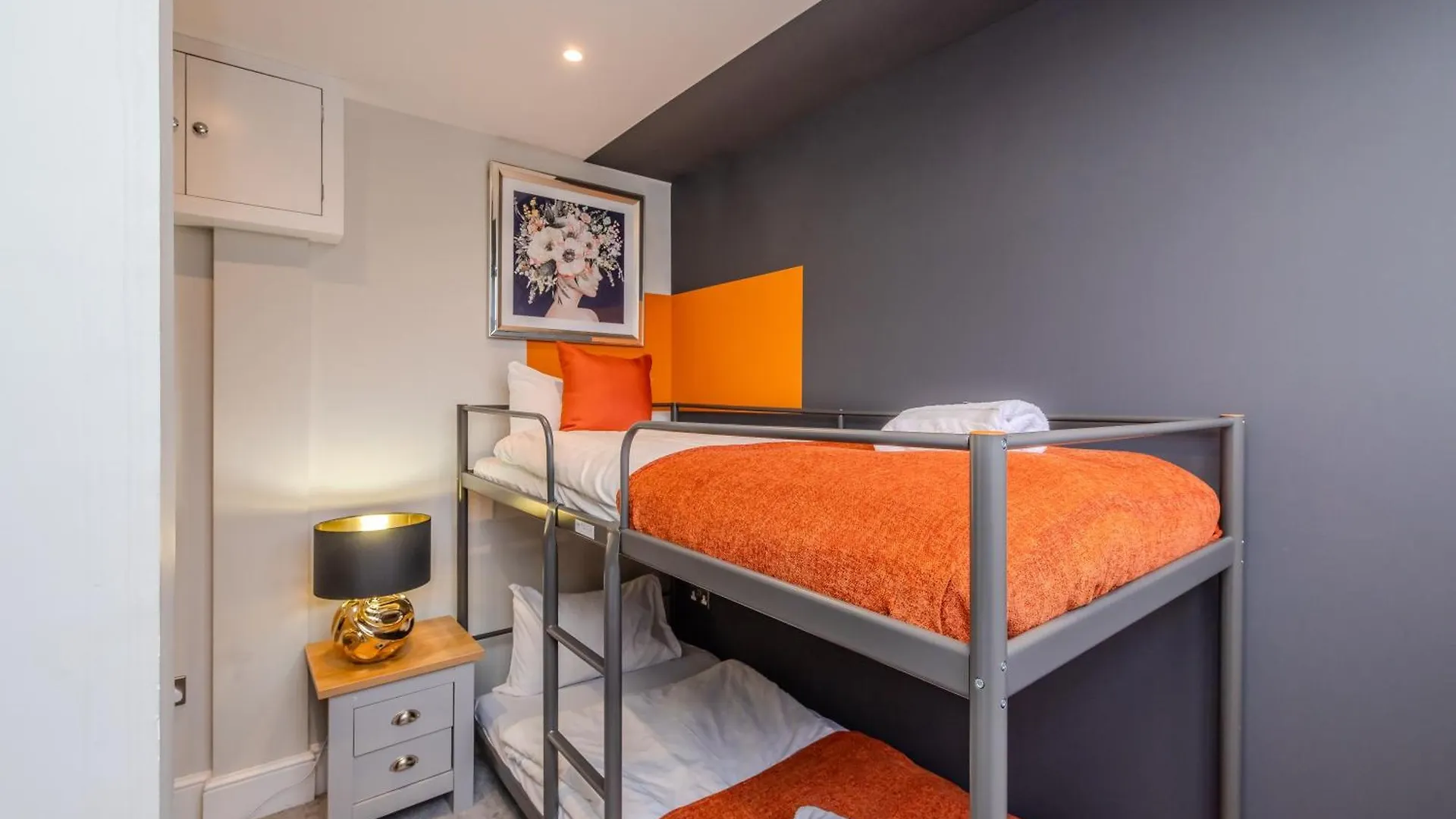 Free Parking I 2 Bedroom Flat With Direct Sea View Hove