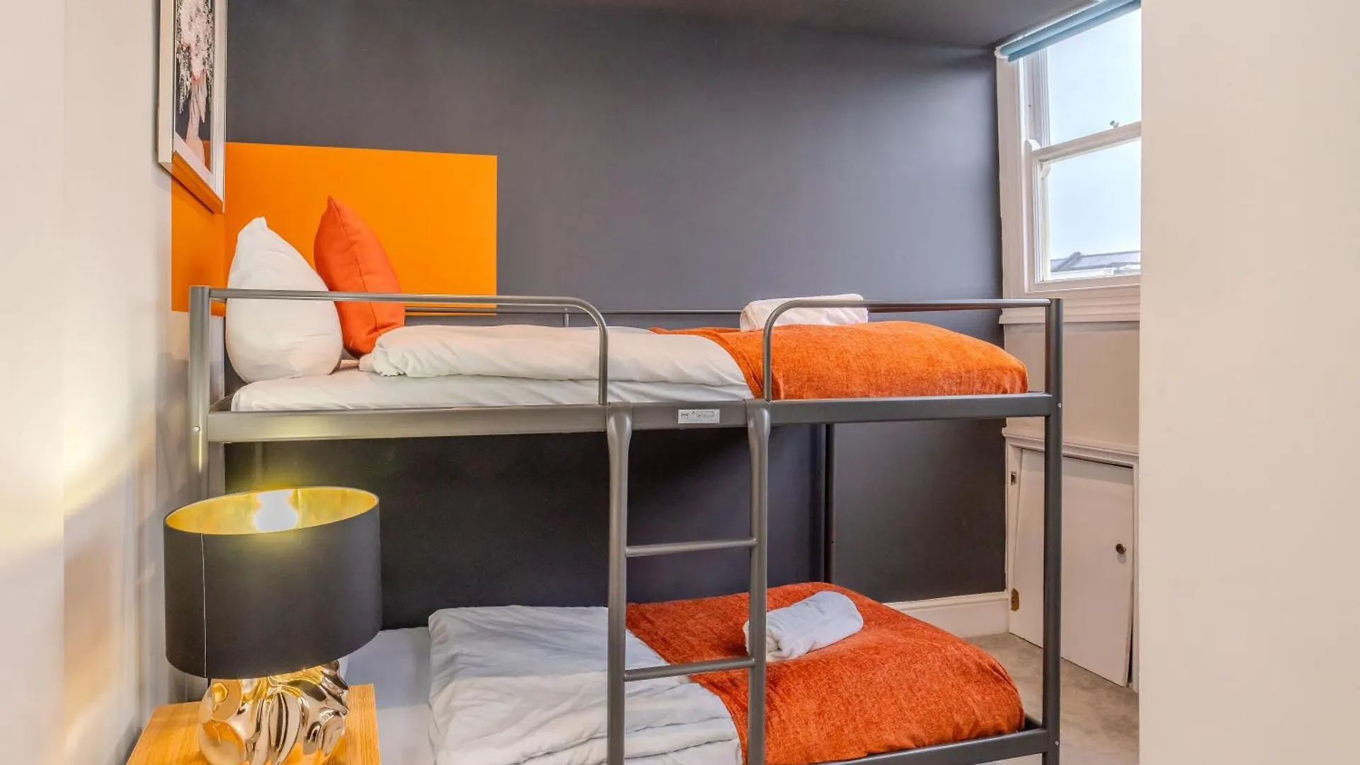 Free Parking I 2 Bedroom Flat With Direct Sea View Hove