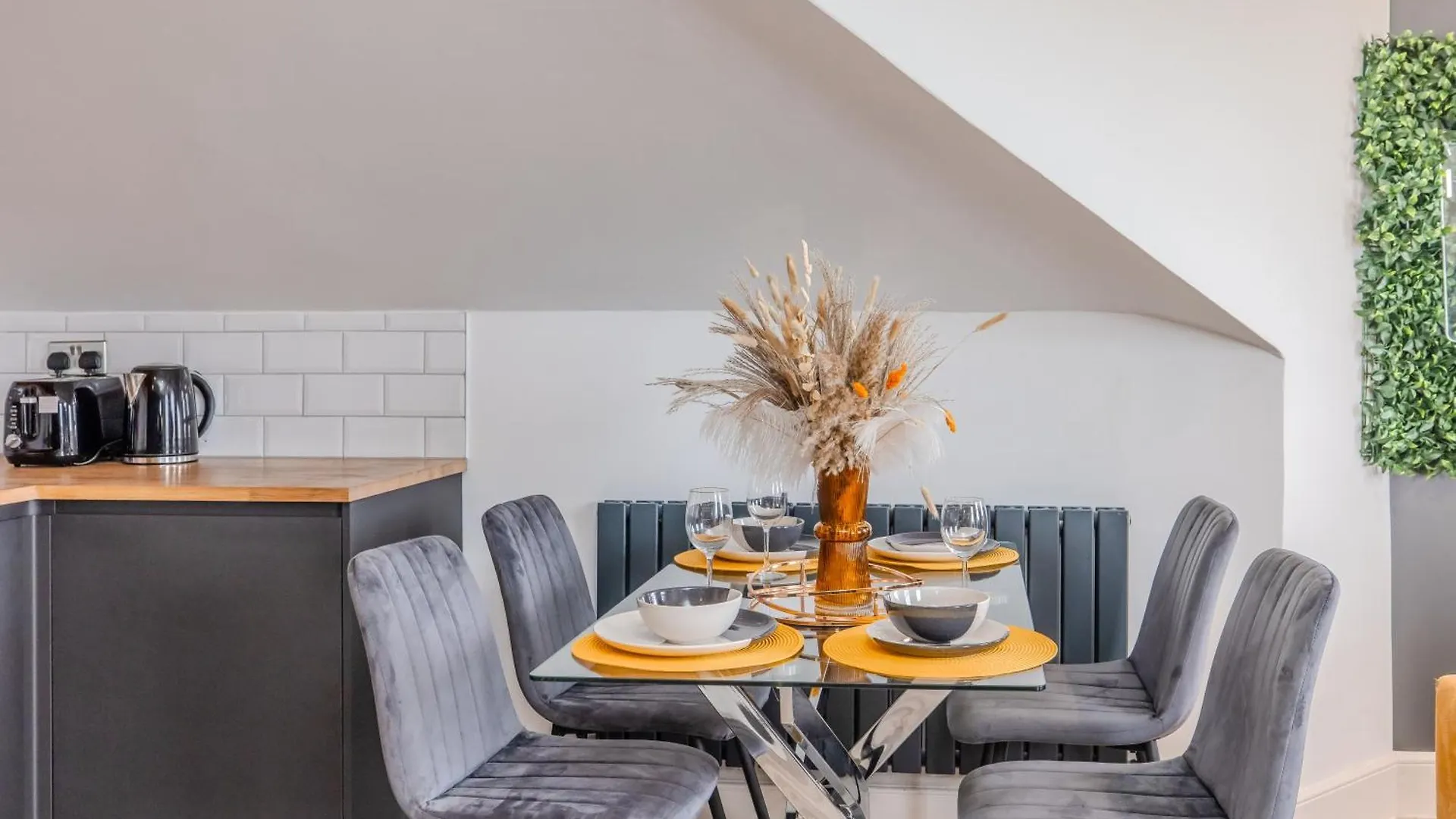 Free Parking I 2 Bedroom Flat With Direct Sea View Hove 0*,  Regno Unito