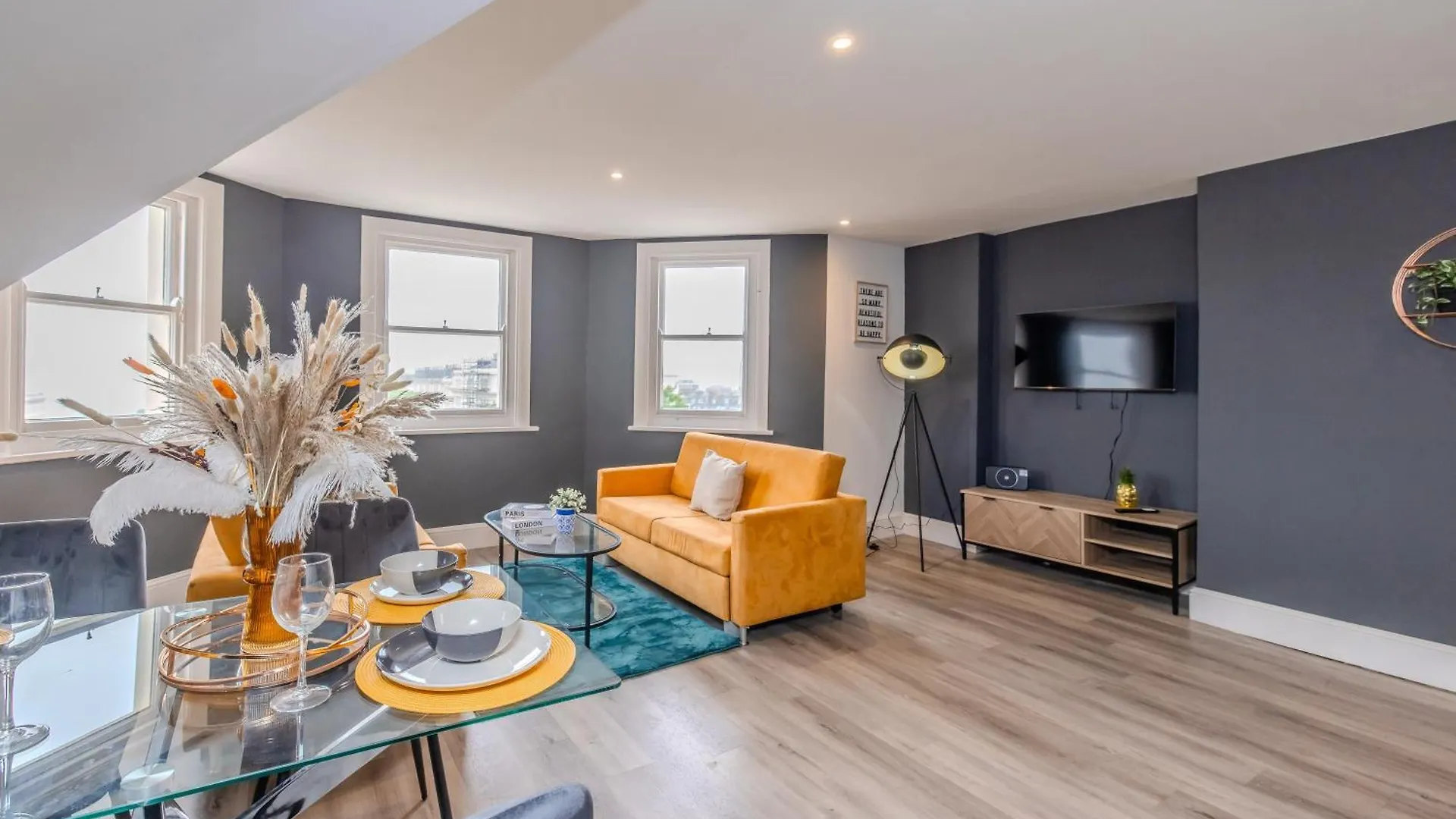 Free Parking I 2 Bedroom Flat With Direct Sea View Hove