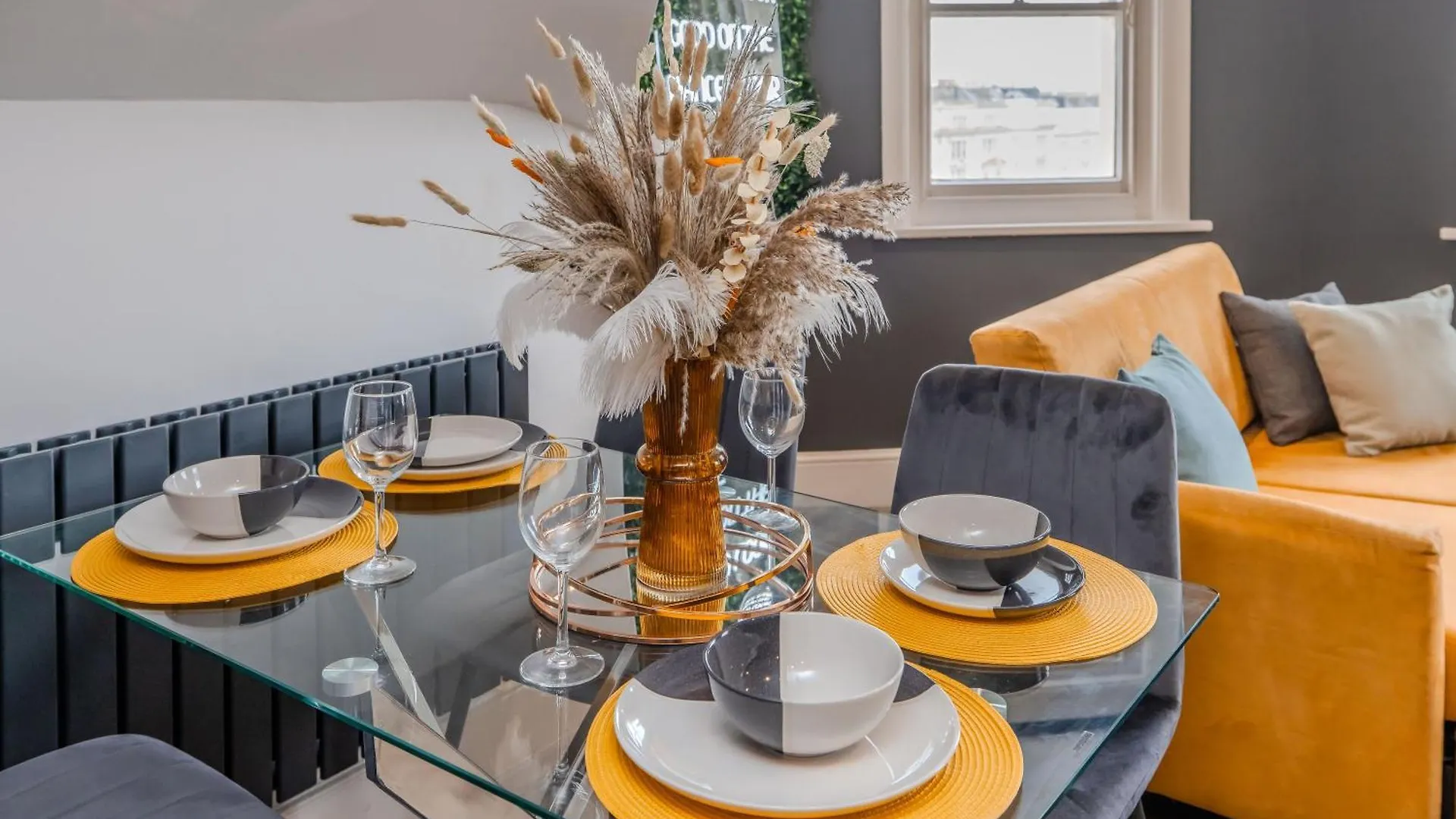 Free Parking I 2 Bedroom Flat With Direct Sea View Hove 0*,  Regno Unito